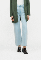 جينز نسائي بخصر مريح مطرز بوردة – أزرق فاتح